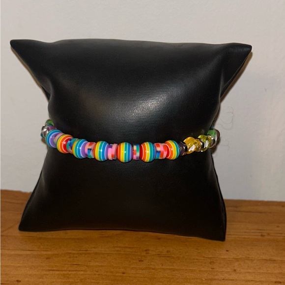 “PRIDE” 🌈Rainbow🌈 Heishi Beaded Bracelet - Picture 2 of 8